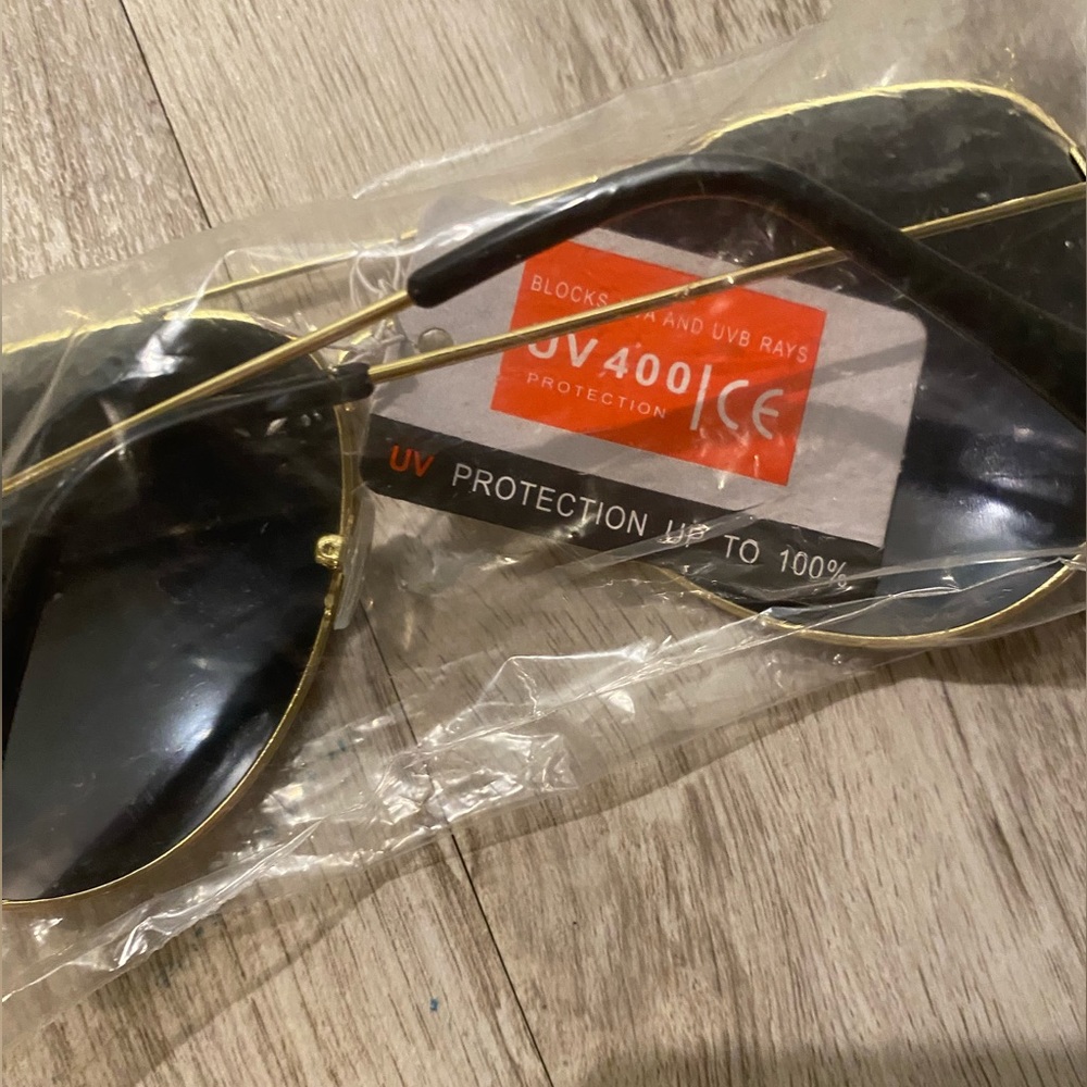 Sunglasses - Picture 3 of 4